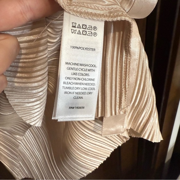 SOLD Pink rose gold satin pleated Long Sleeve Button Down blouse with Collar - Picture 5 of 7